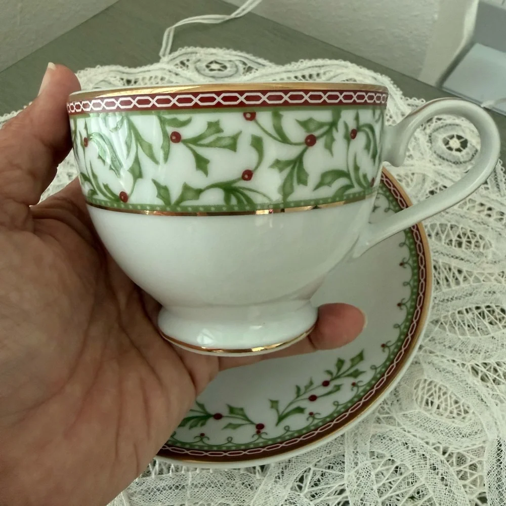 Mikasa ** HOLIDAY TRADITIONS Saucer and Teacup